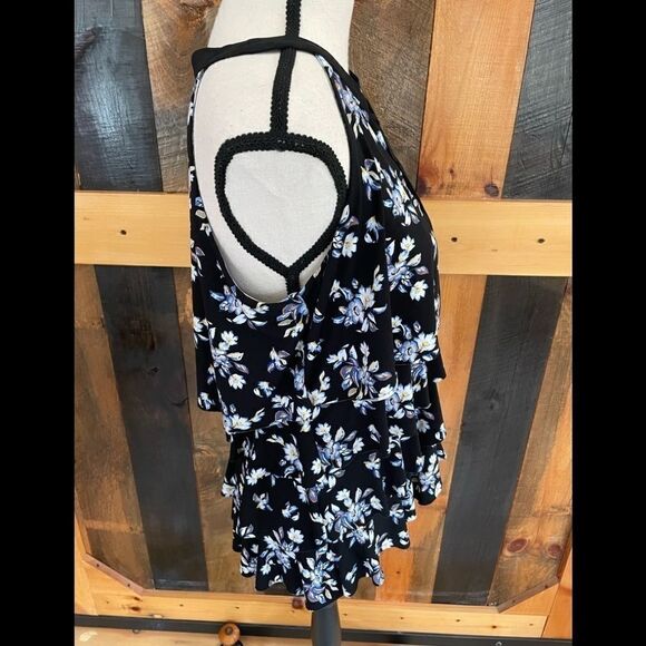 WHITE House Black Market layered ruffle lace up front top, size Small - Picture 3 of 5